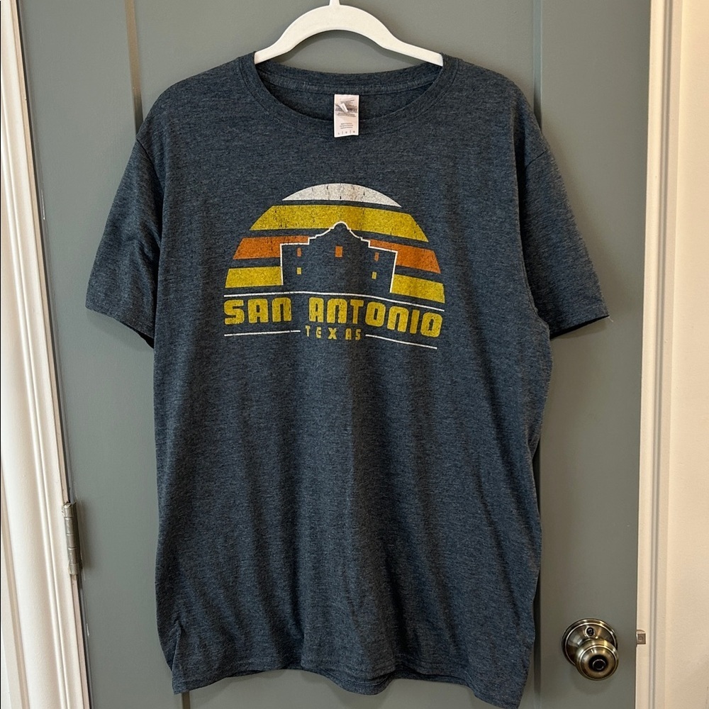 Gildan San Antonio Graphic Tee - Dark Blue size large